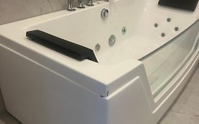 EUROPA22 Apartament z wanną z hydromasażem CENTRUM MIASTA obok Galerii Tomaszów Maz